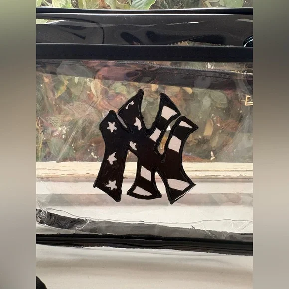 NY Yankees Custom Stadium Crossbody Handpainted - Picture 2 of 3